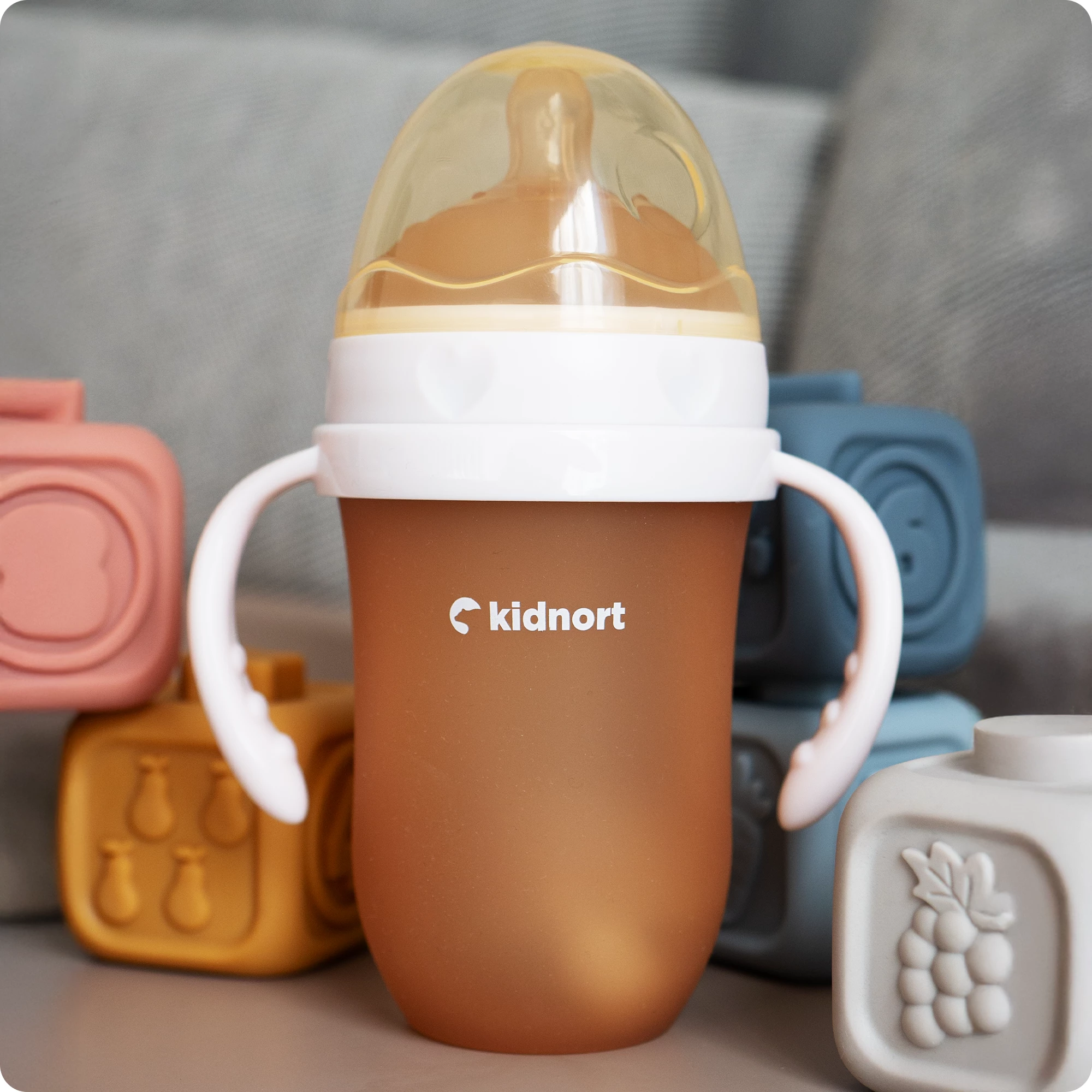 1Silikonowa butelka do karmienia Eple 250ml różowa, od 6M+
